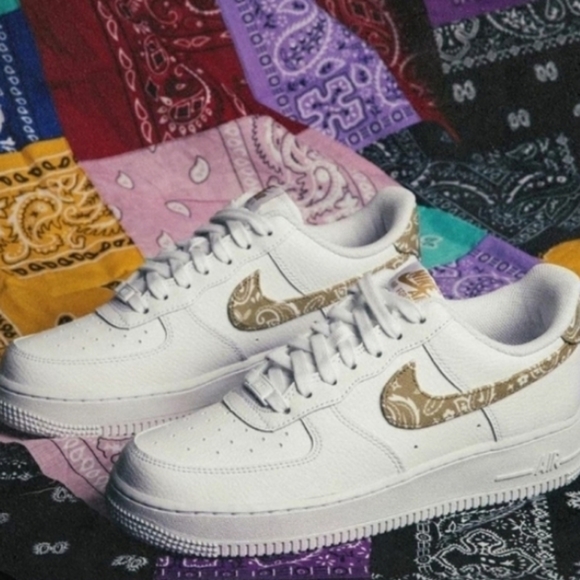 ⚫️ Black Friday Deal💎 HP 💎 Nike Air Force 1 "Bandana" Shoes size 5.5 for women - Picture 4 of 4